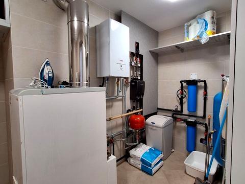 будинок за адресою Набережна вул.