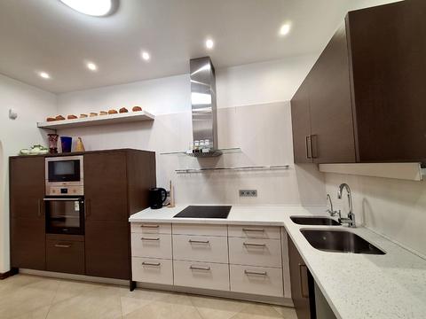 будинок за адресою Набережна вул.