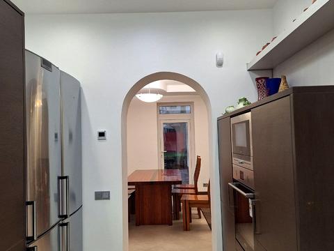 будинок за адресою Набережна вул.