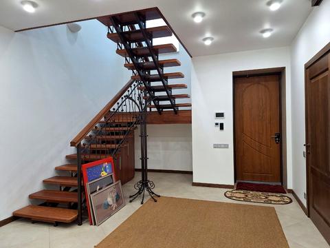 будинок за адресою Набережна вул.