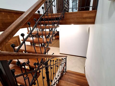 будинок за адресою Набережна вул.