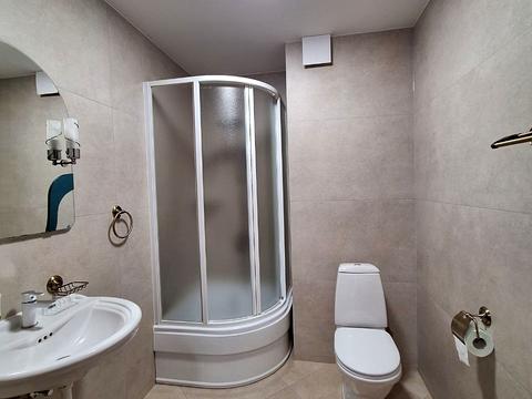 будинок за адресою Набережна вул.