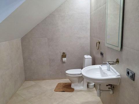 будинок за адресою Набережна вул.