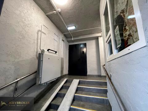 квартира за адресою Анни Ахматової вул., 15