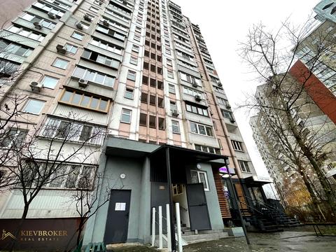 квартира за адресою Анни Ахматової вул., 15