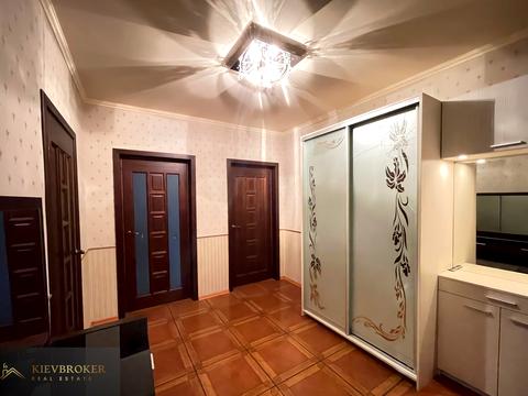 квартира за адресою Анни Ахматової вул., 15