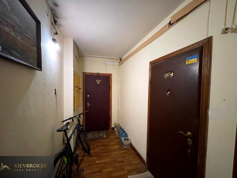 квартира за адресою Анни Ахматової вул., 15