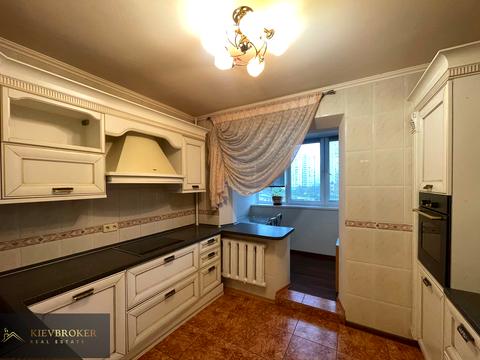 квартира за адресою Анни Ахматової вул., 15