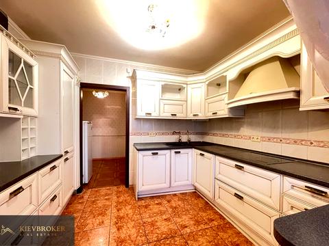 квартира за адресою Анни Ахматової вул., 15