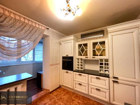 квартира за адресою Анни Ахматової вул., 15