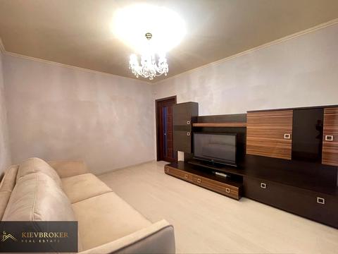 квартира за адресою Анни Ахматової вул., 15