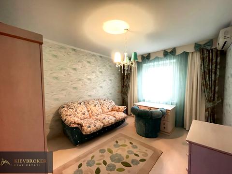 квартира за адресою Анни Ахматової вул., 15