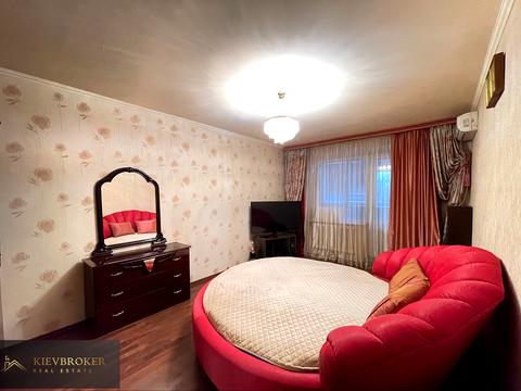 квартира за адресою Анни Ахматової вул., 15