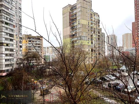 квартира за адресою Анни Ахматової вул., 15