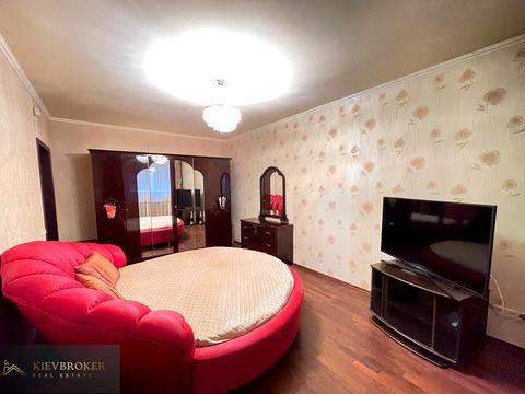 квартира за адресою Анни Ахматової вул., 15