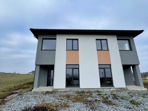 будинок за адресою Молодіжна