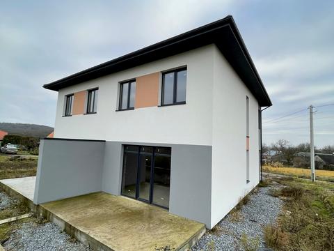 будинок за адресою Молодіжна