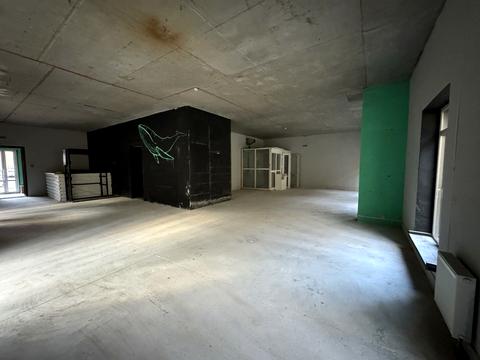 комерційна за адресою Дегтярна вул., 31