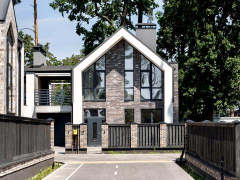 дом по адресу Евгения Коновальца ул.