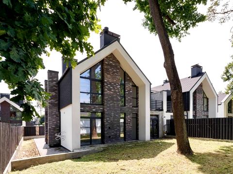 дом по адресу Евгения Коновальца ул.