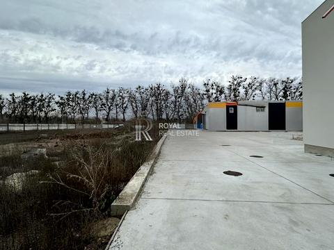 комерційна за адресою Кленовий вул., 1