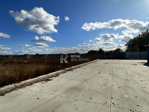 комерційна за адресою Кленовий вул., 1