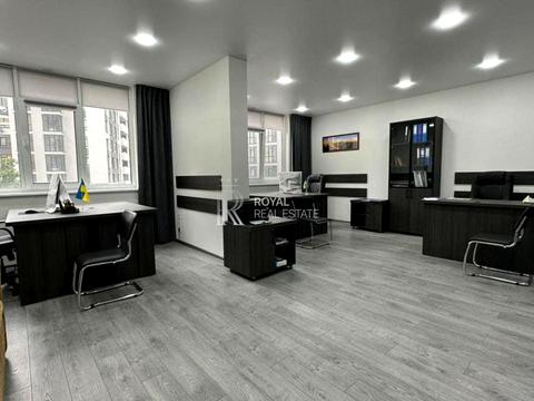 комерційна за адресою Любомира Гузара просп. (Космонавта Комарова), 3