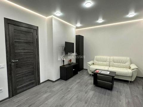 комерційна за адресою Любомира Гузара просп. (Космонавта Комарова), 3