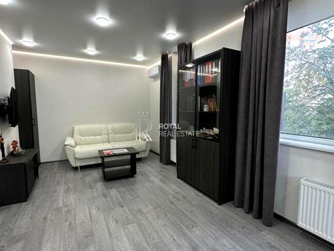 комерційна за адресою Любомира Гузара просп. (Космонавта Комарова), 3