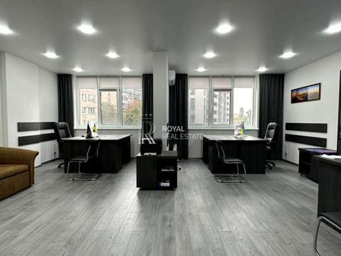 комерційна за адресою Любомира Гузара просп. (Космонавта Комарова), 3