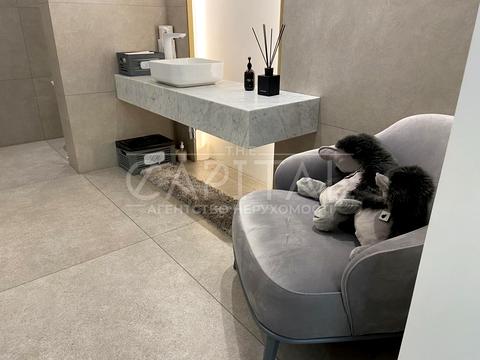 комерційна за адресою Лесі Українки бульв., 20/22