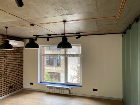 комерційна за адресою Антоновича вул. (Горького), 1