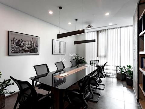 комерційна за адресою Авіаконструктора Антонова вул., 2-Б