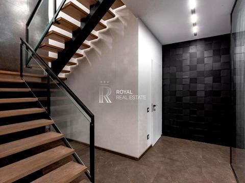 комерційна за адресою Авіаконструктора Антонова вул., 2-Б