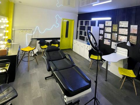 комерційна за адресою Волі просп., 3