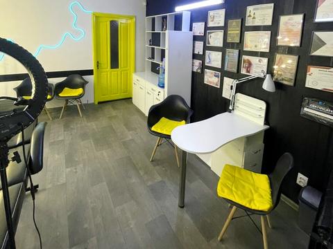 комерційна за адресою Волі просп., 3