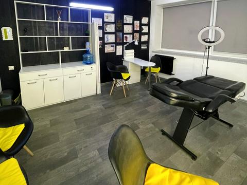 комерційна за адресою Волі просп., 3