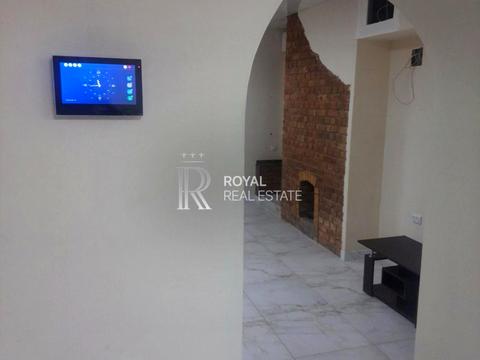 комерційна за адресою Первомайского Леонида, 1