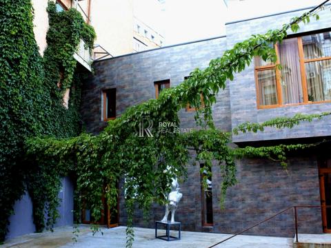 комерційна за адресою Михайлівська вул., 22