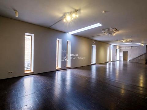 комерційна за адресою Михайлівська вул., 22