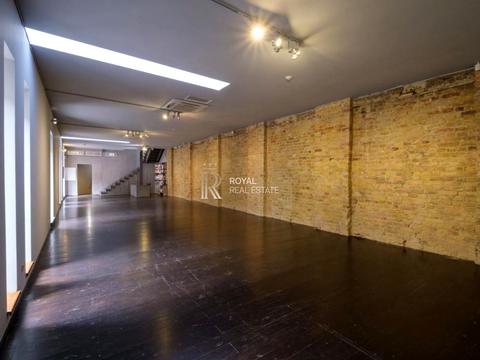 комерційна за адресою Михайлівська вул., 22