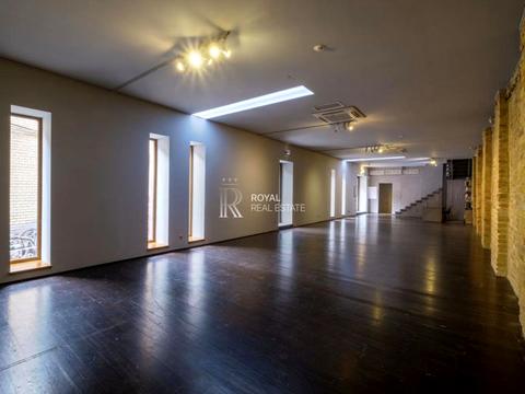 комерційна за адресою Михайлівська вул., 22