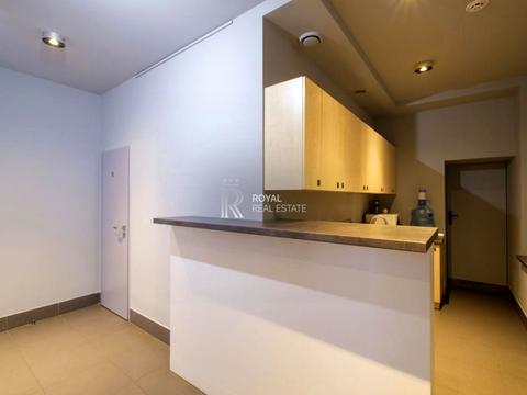 комерційна за адресою Михайлівська вул., 22