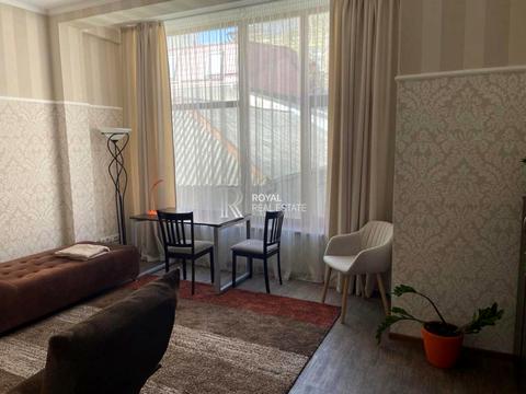 комерційна за адресою Михайлівська вул., 22