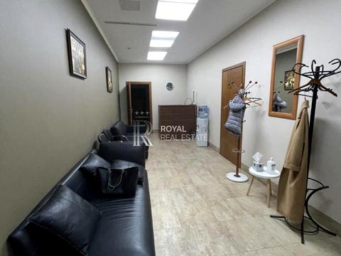 комерційна за адресою Михайлівська вул., 22