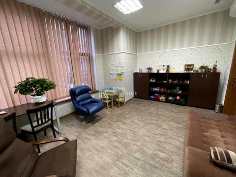 комерційна за адресою Михайлівська вул., 22