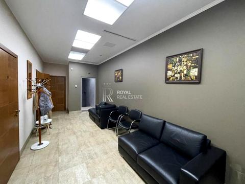 комерційна за адресою Михайлівська вул., 22