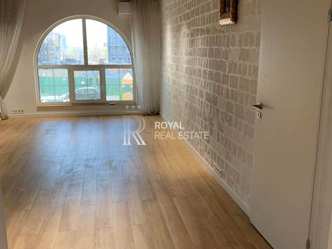 комерційна за адресою Максимовича Михаила, 1