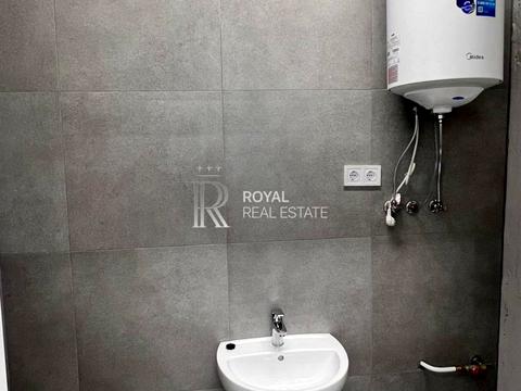 комерційна за адресою Максимовича Михаила, 1