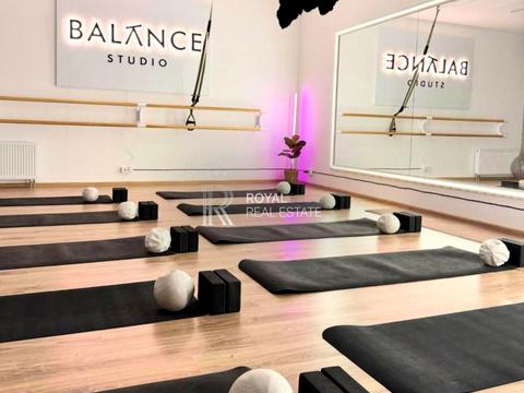 комерційна за адресою Максимовича Михаила, 1